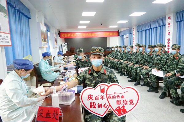 獻血現(xiàn)場。鄒財鱗攝