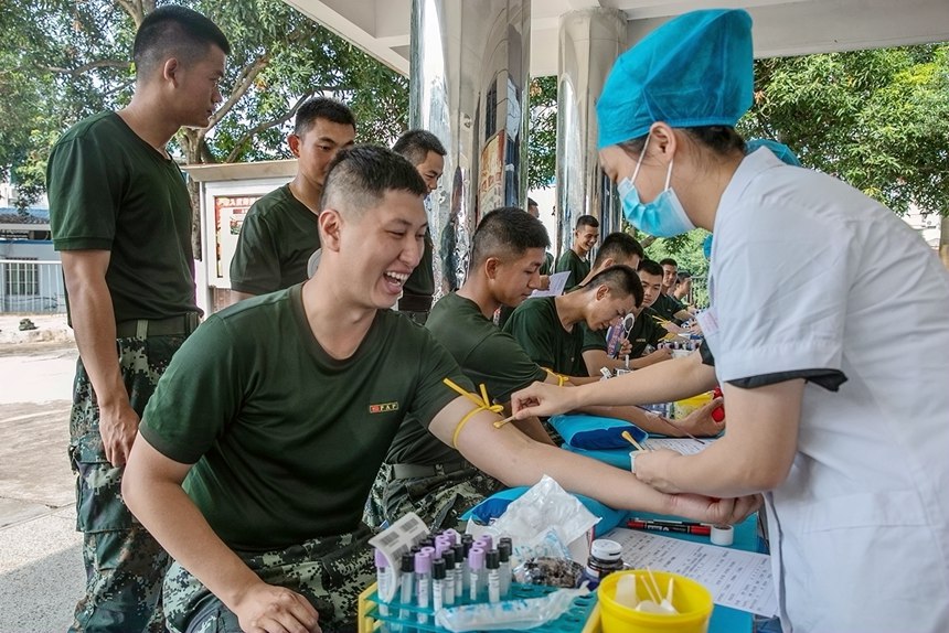 �ٱ�¶������Ц����