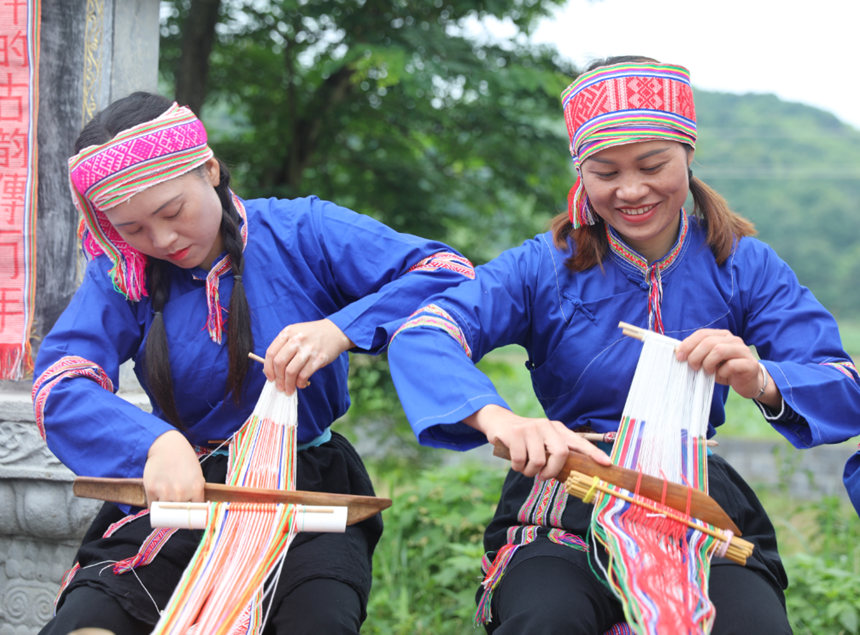 ����DŮ���鿗�\��