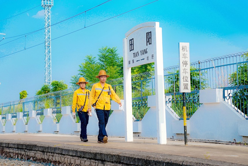 �{(di��o)܇�M�������I(y��)��