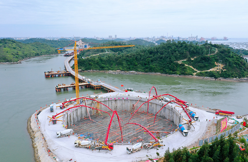 白天施工現(xiàn)場(chǎng)。龍門大橋項(xiàng)目方供圖