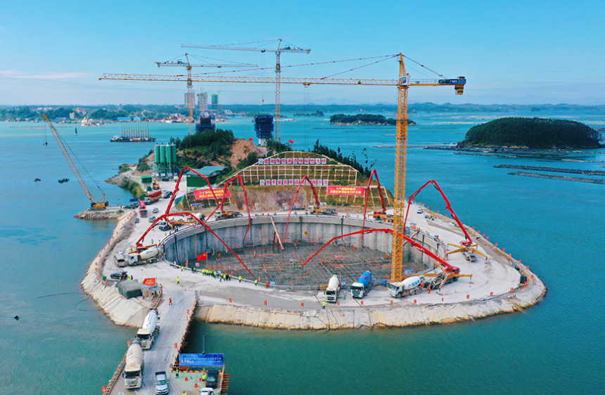 白天施工現(xiàn)場。龍門大橋項目方供圖