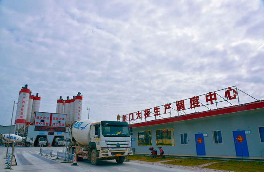 材料供應(yīng)。龍門大橋項目方供圖