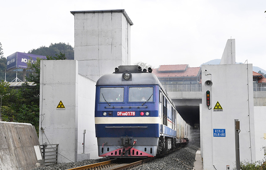 �����뾳��