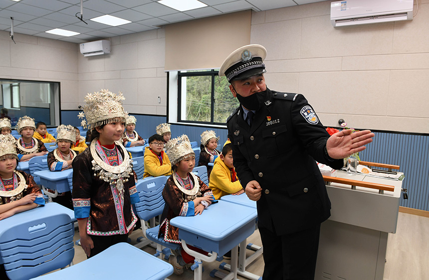 2��21�����ڏV�����ٸ������οh��(l��)���(zh��n)��(l��)��С�W(xu��)�����ٽ��ܴ��(du��)���ڽo�W(xu��)�����v�⽻ͨ��ȫ��Ҏ(gu��)��