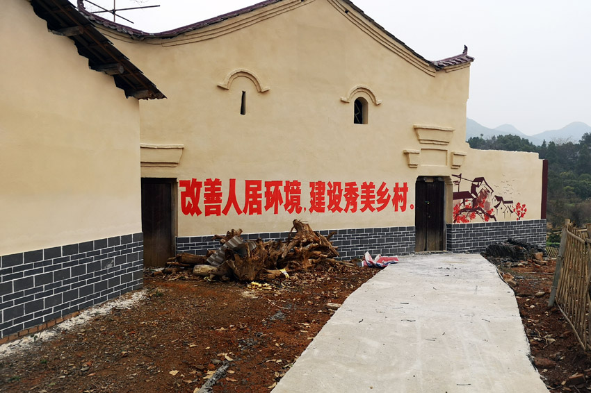 才灣鎮(zhèn)：以績效考核為指揮棒 推進鄉(xiāng)村風貌提升改造才灣鎮(zhèn)注重發(fā)揮績效考核指揮棒作用，鎮(zhèn)三家班子科學決策安排，注重打造出桂北民居的“形、實、魂”特點，做到了“事前有部署，事中有跟蹤，事后有反饋”，全面推進完成鄉(xiāng)村風貌提升改造和農村人居環(huán)境改善各項任務?！驹敿殹?