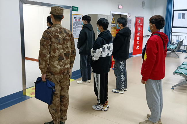 右江區(qū)有序開展2022年春季征兵總檢工作2月21至25日，在抓好疫情防控的前提下，百色市右江區(qū)2022年春季征兵體檢工作正在右江區(qū)人民醫(yī)院有序進(jìn)行?！驹敿?xì)】 