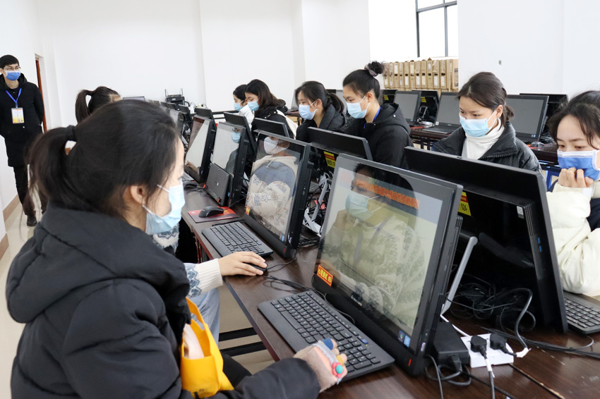 右江區(qū)順利完成女兵征集體檢工作2月24日，百色市右江區(qū)順利完成女兵征集體檢工作，對(duì)應(yīng)征女青年報(bào)名材料、戶籍信息、學(xué)歷狀況、身體狀況等進(jìn)行審核?！驹敿?xì)】 