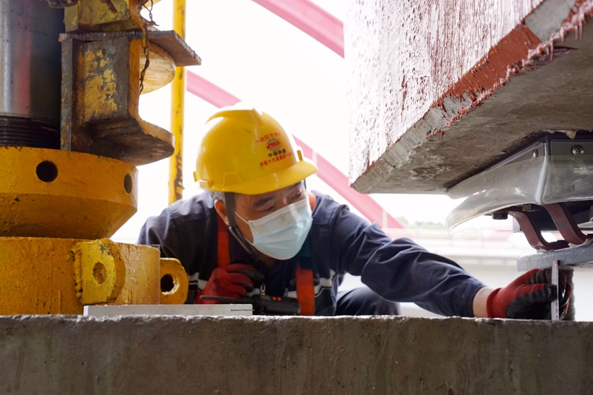 �������ڜy(c��)��֧���c�|ʯ�ĸ߶�����贔z