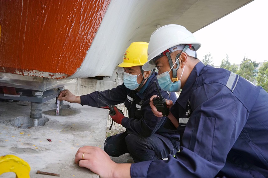 �������ڜy��֧���c�|ʯ�ĸ߶�����贔z