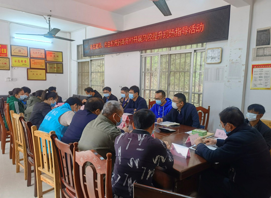 南寧市住建局、市白蟻防治所赴弄周村開展“沐書香 感黨恩”主題活動為加大對定點幫扶村的扶持力度，引導(dǎo)廣大群眾感黨恩、跟黨走，2021年12月24日，南寧市住建局、南寧市白蟻防治所赴上林縣塘紅鄉(xiāng)弄周村開展“沐書香 感黨恩”主題活動?！驹敿?xì)】 