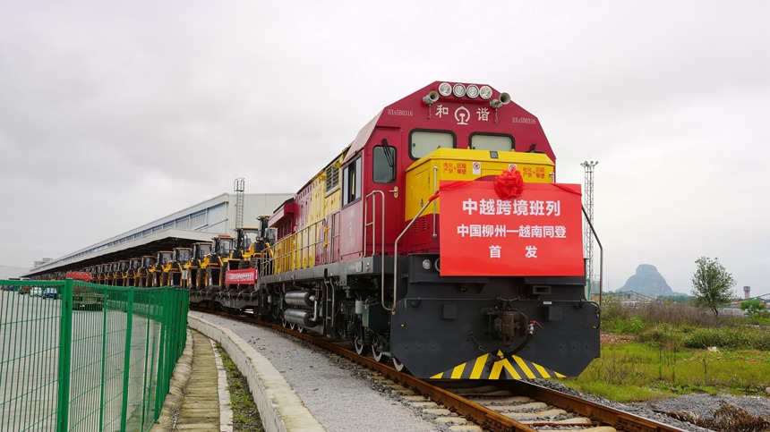 中越跨境班列整裝待發(fā)。文菁攝