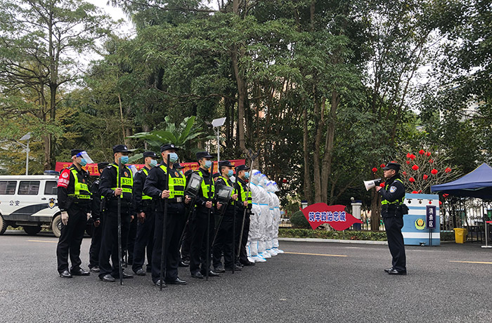 黃日組織民警集合列隊。崇左邊境管理支隊供圖