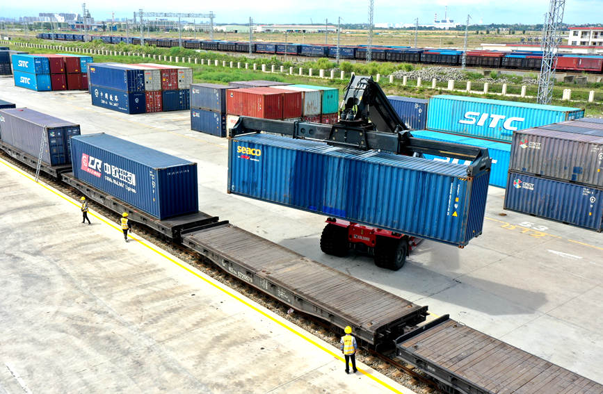 發(fā)車儀式現(xiàn)場(chǎng)。賴杰昌攝