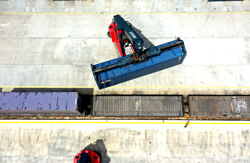 發(fā)車儀式現(xiàn)場。賴杰昌攝