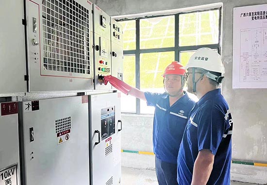 工作人員對施工現(xiàn)場進行多次勘查。劉錢豐攝