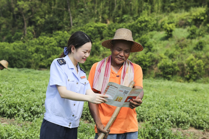 梧州高新區(qū)稅務(wù)局積極組建“智囊團(tuán)”,同企業(yè)共同研究農(nóng)村產(chǎn)業(yè)扶貧模式