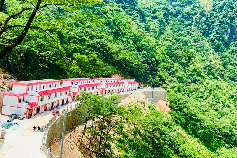 凌云縣伶站瑤族鄉(xiāng)陶化村弄新屯群眾住上新房。陸文軍攝