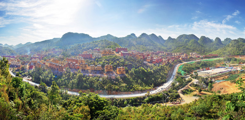 北投公路集團(tuán)投資建設(shè)的瑤山至南丹公路途經(jīng)“千家瑤寨 萬戶瑤鄉(xiāng)”易地扶貧搬遷項(xiàng)目。