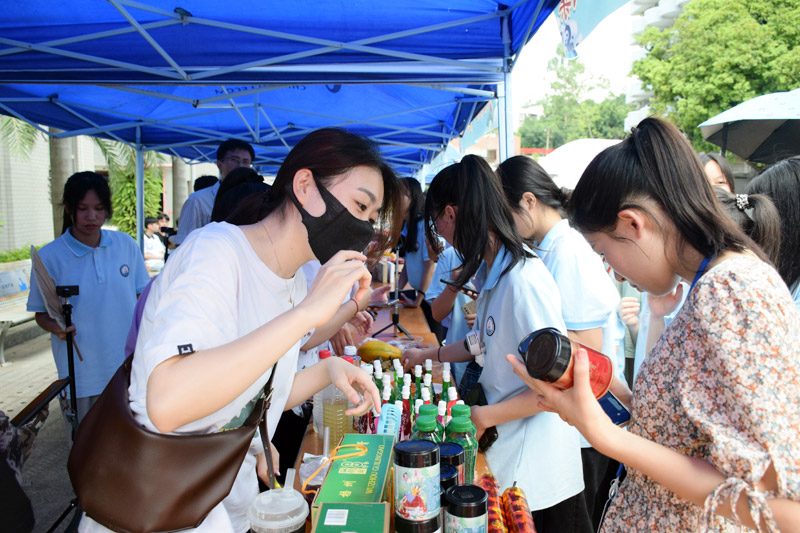 火爆的銷售現(xiàn)場(chǎng)。