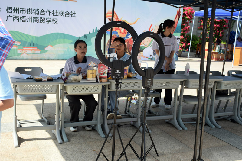 直播現(xiàn)場(chǎng)。