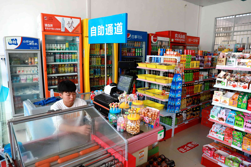 勤工儉學(xué)的同學(xué)工作場景。