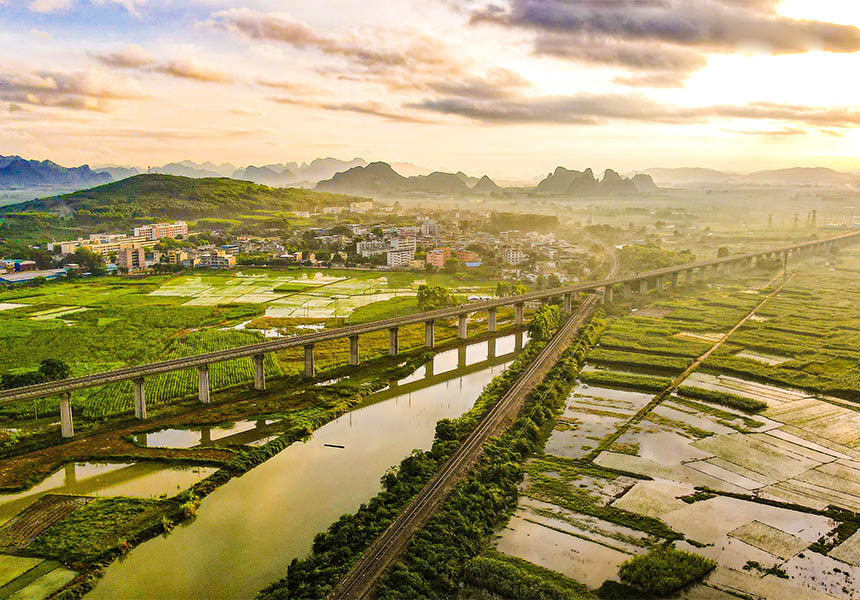 渠黎鎮(zhèn)美麗鄉(xiāng)村景象。韋任鋒攝 