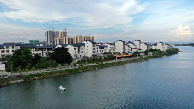 田東縣平馬鎮(zhèn)合恒村那恒屯鄉(xiāng)村風(fēng)貌提升改造后。