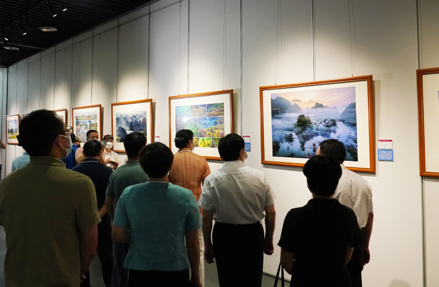 觀眾觀展。羅桃藝攝