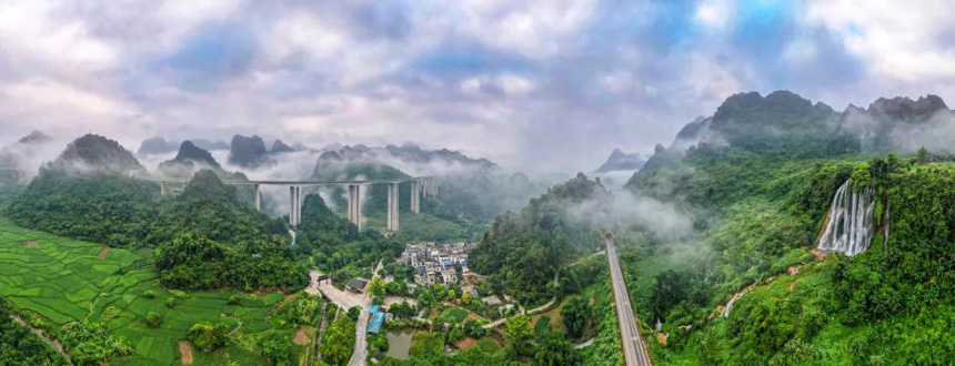相機(jī)類三等獎作品《風(fēng)景如此美 神仙也陶醉》。李建寧攝