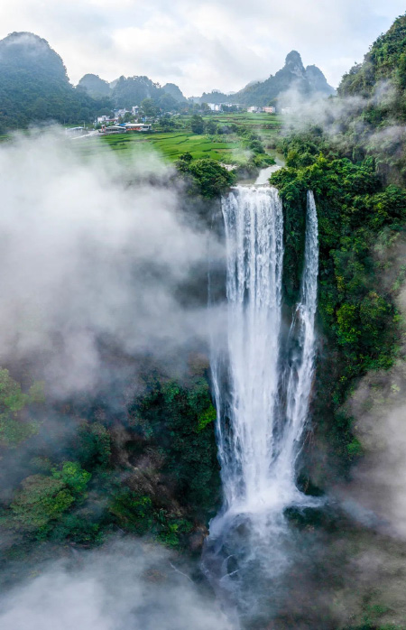 相機(jī)類二等獎作品《通天仙瀑》。甘邵明攝