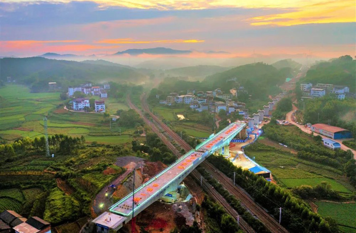 雙幅轉體橋順利銜接。南玉公司供圖