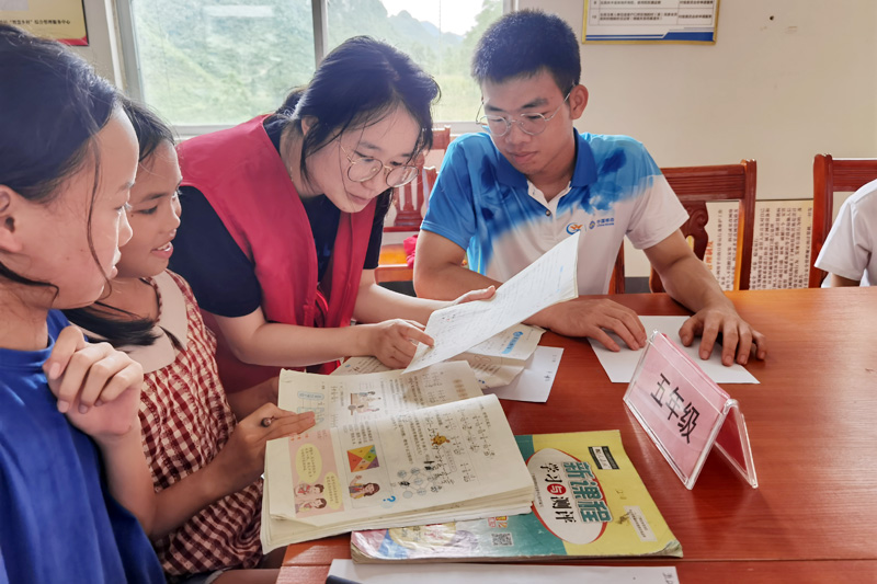 開展暑期課程輔導(dǎo)。