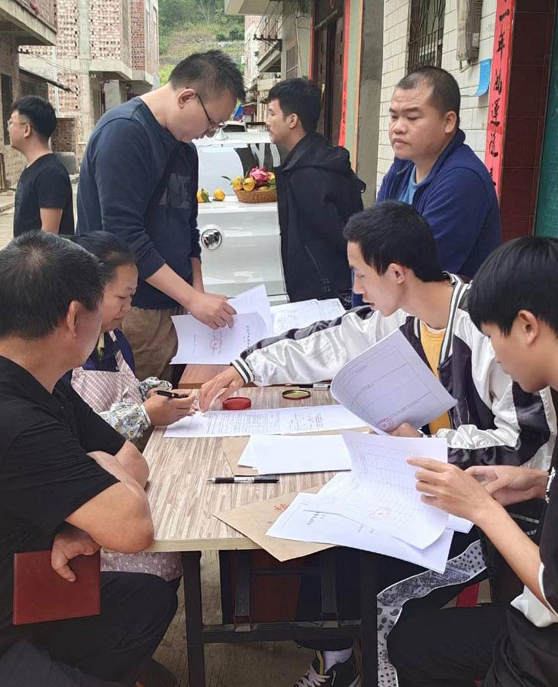 田陽(yáng)區(qū)接收群眾申請(qǐng)資料現(xiàn)場(chǎng)