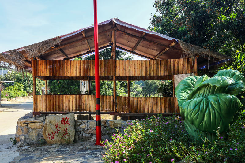 保安村叫豆屯酸菜展示館。