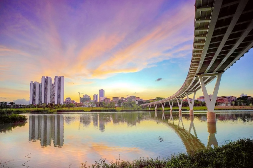 明月湖公園之跨湖棧橋。廖燕妮攝