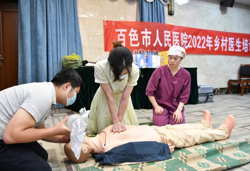 現(xiàn)場(chǎng)基本急救知識(shí)與技能培訓(xùn)。