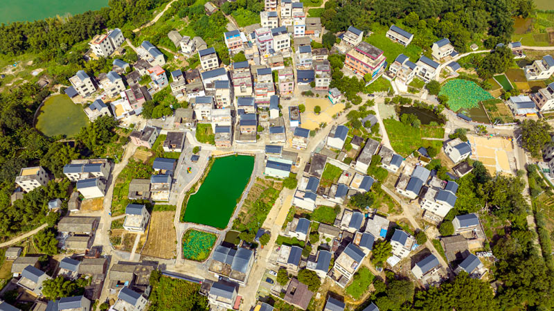 曹良村曹村屯全景。