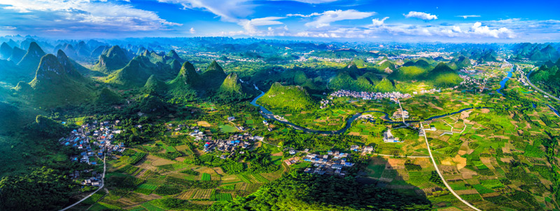 遇龍河畔風(fēng)光好。