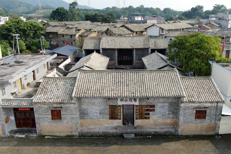 萍塘鄧冠山祠。