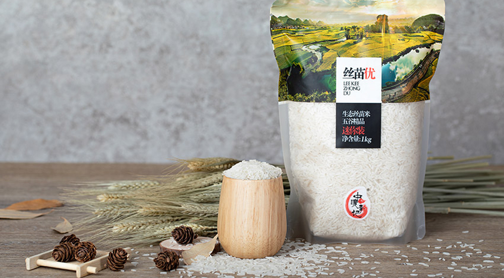 原生態(tài)大米公司旗下的鹿寨縣裕泉水稻種植專業(yè)合作社采用高科技技術(shù)培育出“飛鹿”等品牌大米，并以其優(yōu)良的品質(zhì)得到了消費(fèi)者的肯定和青睞。