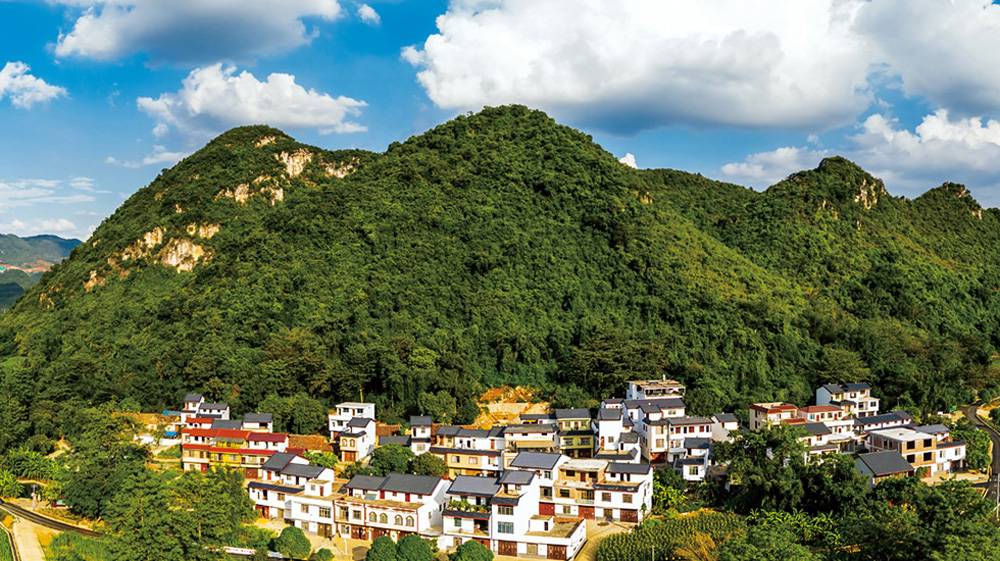  平果市“五大舉措”推進鄉(xiāng)村規(guī)劃建設(shè)平果市扎實推進“多規(guī)合一”的實用性村莊規(guī)劃編制，分類推進鄉(xiāng)村風貌提升和農(nóng)村人居環(huán)境整治，提升農(nóng)村整體風貌