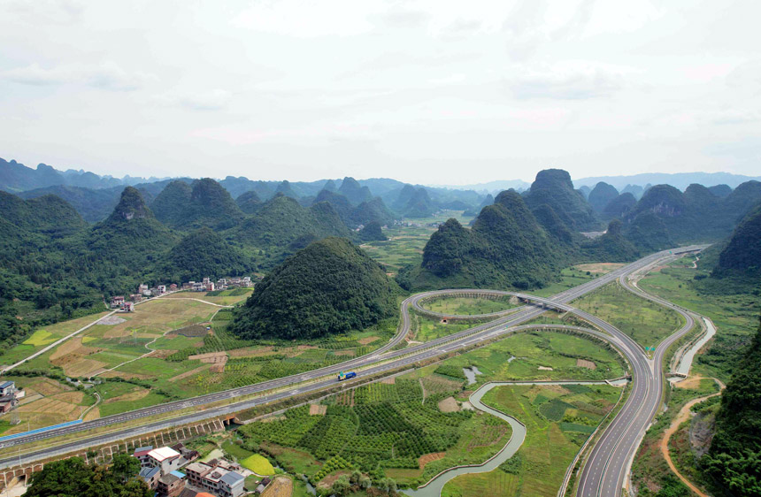 康莊大道助振興。