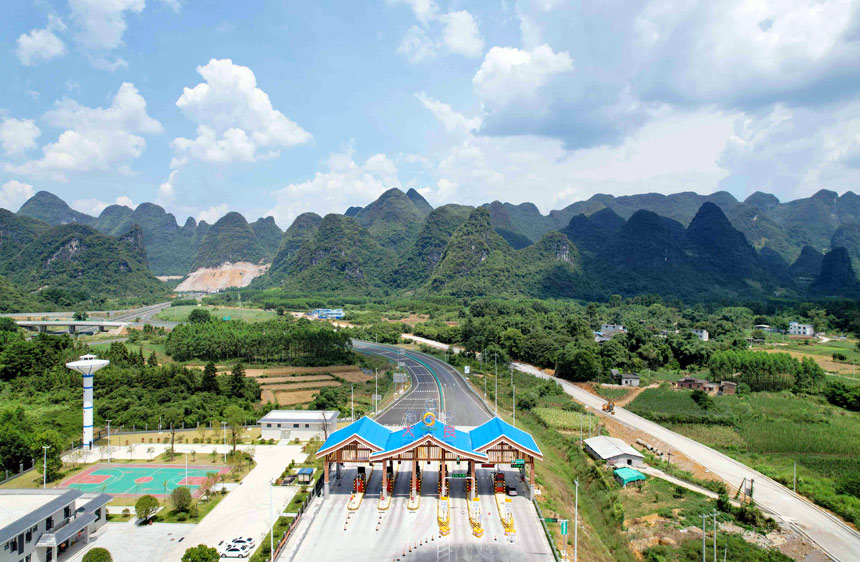 桂河高速公路廣西柳州市融安縣大良收費(fèi)站路段。