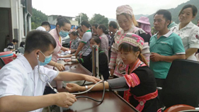 百色市西林縣：過去看病往外走 如今就在家門口