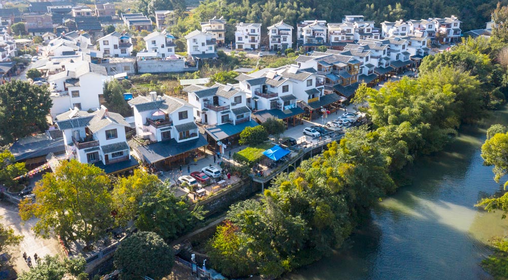 農(nóng)業(yè)銀行廣西分行：助力少數(shù)民族地區(qū)發(fā)展 共繪團(tuán)結(jié)“壯鄉(xiāng)畫(huà)卷”農(nóng)業(yè)銀行廣西分行積極開(kāi)展“深耕鄉(xiāng)村市場(chǎng) 助力鄉(xiāng)村振興”零售業(yè)務(wù)專項(xiàng)行動(dòng)、農(nóng)戶信息建檔等活動(dòng)，深入少數(shù)民族聚居區(qū)，組織開(kāi)展公共宣傳教育活動(dòng)。