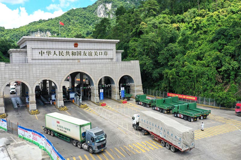 在憑祥友誼關(guān)口岸，貨車正有序通關(guān)。廣西商務(wù)廳供圖
