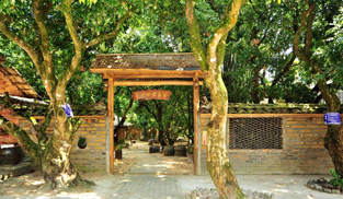 欽州市浦北縣北通鎮(zhèn)清湖村“治理示范、改革先行、尊重首創(chuàng)、激活要素”是她的標(biāo)簽，這里孕育了“鄉(xiāng)村美、產(chǎn)業(yè)旺、農(nóng)民富、治理優(yōu)”的鄉(xiāng)村振興清湖模式，走出了低成本、可復(fù)制、全覆蓋、可持續(xù)的改革集成發(fā)展之路，生動詮釋了壯美鄉(xiāng)村的秀外慧中。[詳細(xì)] 