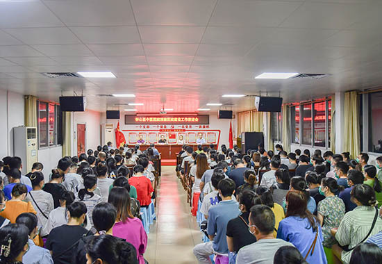 8 鐘山縣中醫(yī)院召開(kāi)清廉醫(yī)院建設(shè)工作推進(jìn)會(huì)，弘揚(yáng)高尚醫(yī)德醫(yī)風(fēng)。鐘山縣中醫(yī)院供圖 _20220913112439