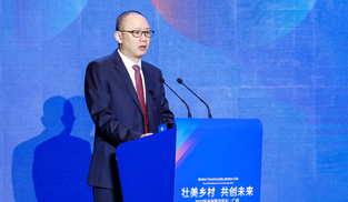 桂林銀行股份有限公司黨委書記、董事長吳東金融是經(jīng)濟的血脈、是國之重器，全面推進鄉(xiāng)村振興，離不開金融的有力支撐……【詳細】